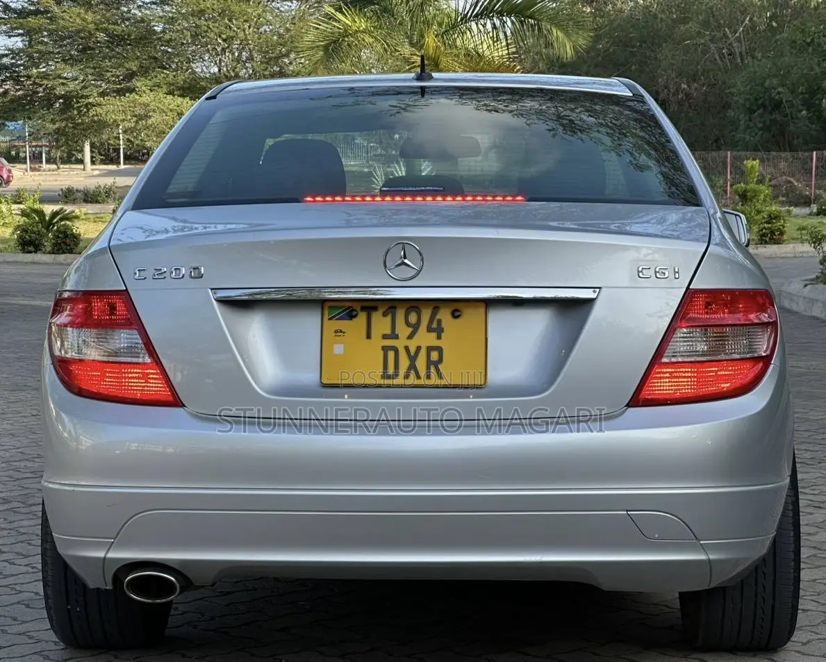 Mercedes-Benz C200 2011 Gray