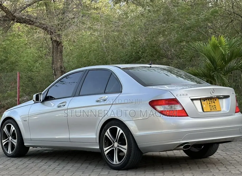 Mercedes-Benz C200 2011 Gray