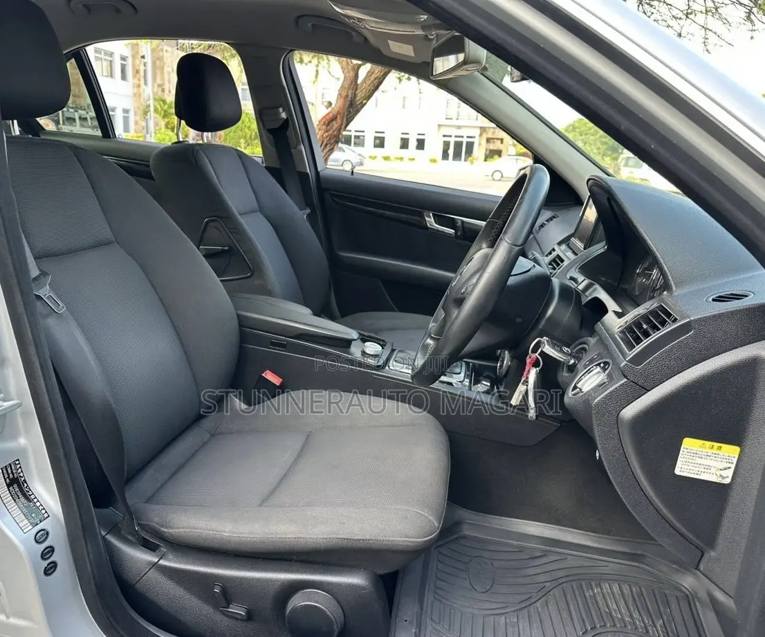 Mercedes-Benz C200 2011 Gray