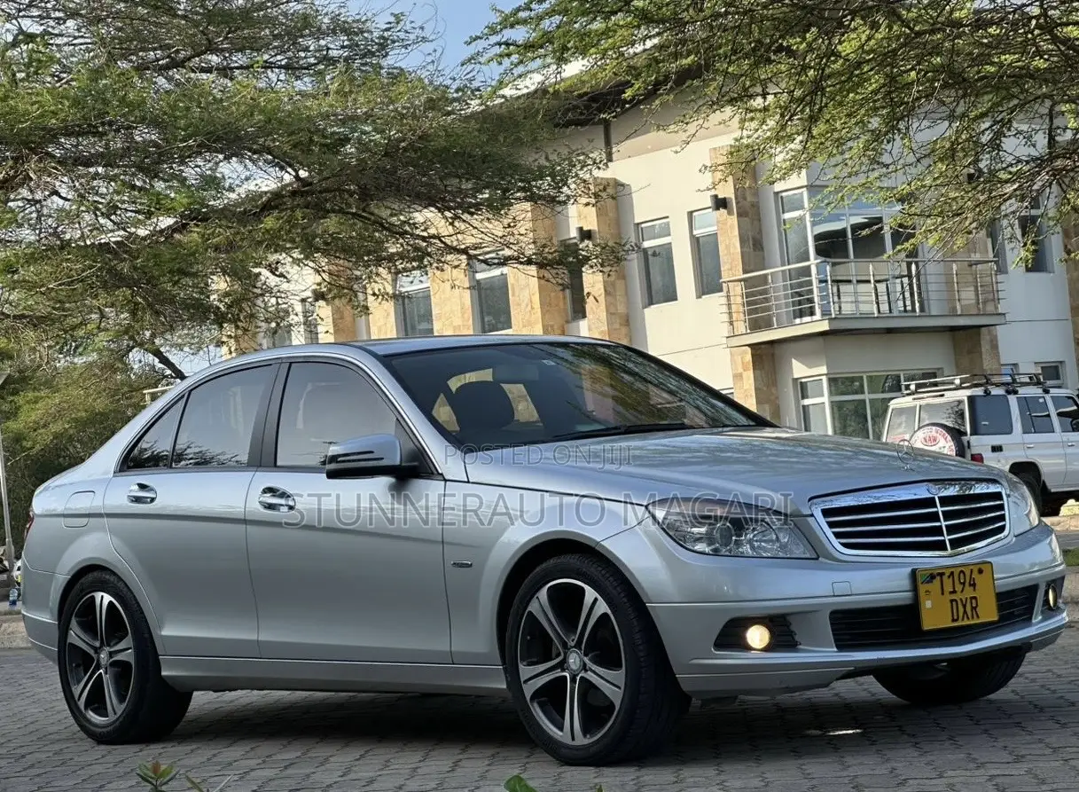 Mercedes-Benz C200 2011 Gray