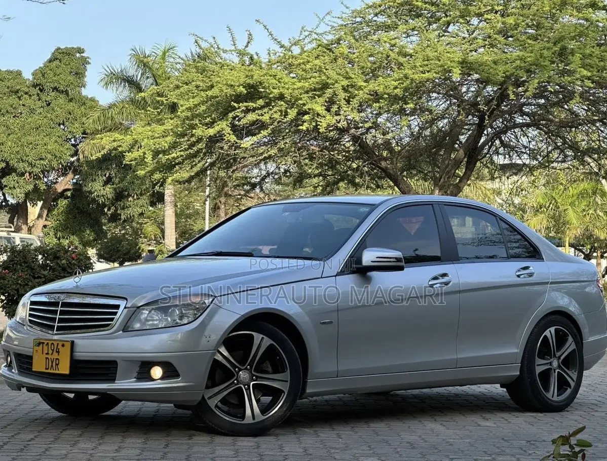 Mercedes-Benz C200 2011 Gray