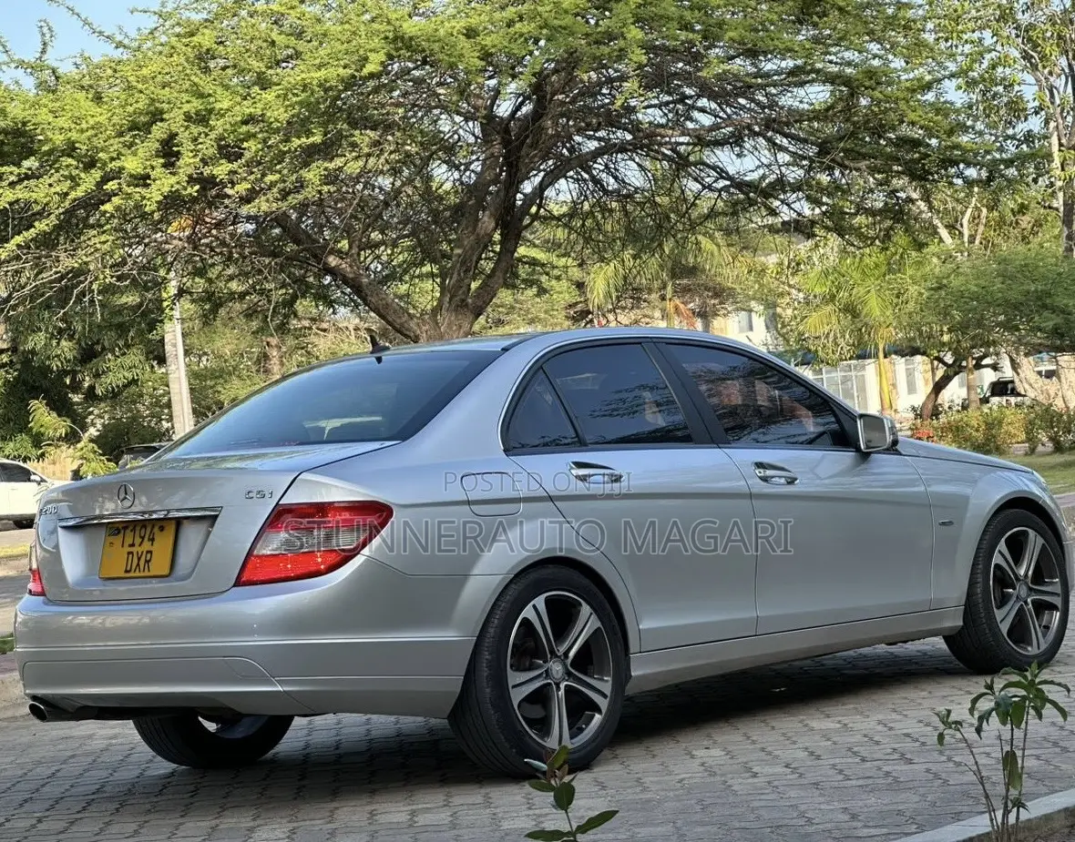 Mercedes-Benz C200 2011 Gray