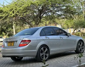 Mercedes-Benz C200 2011 Gray