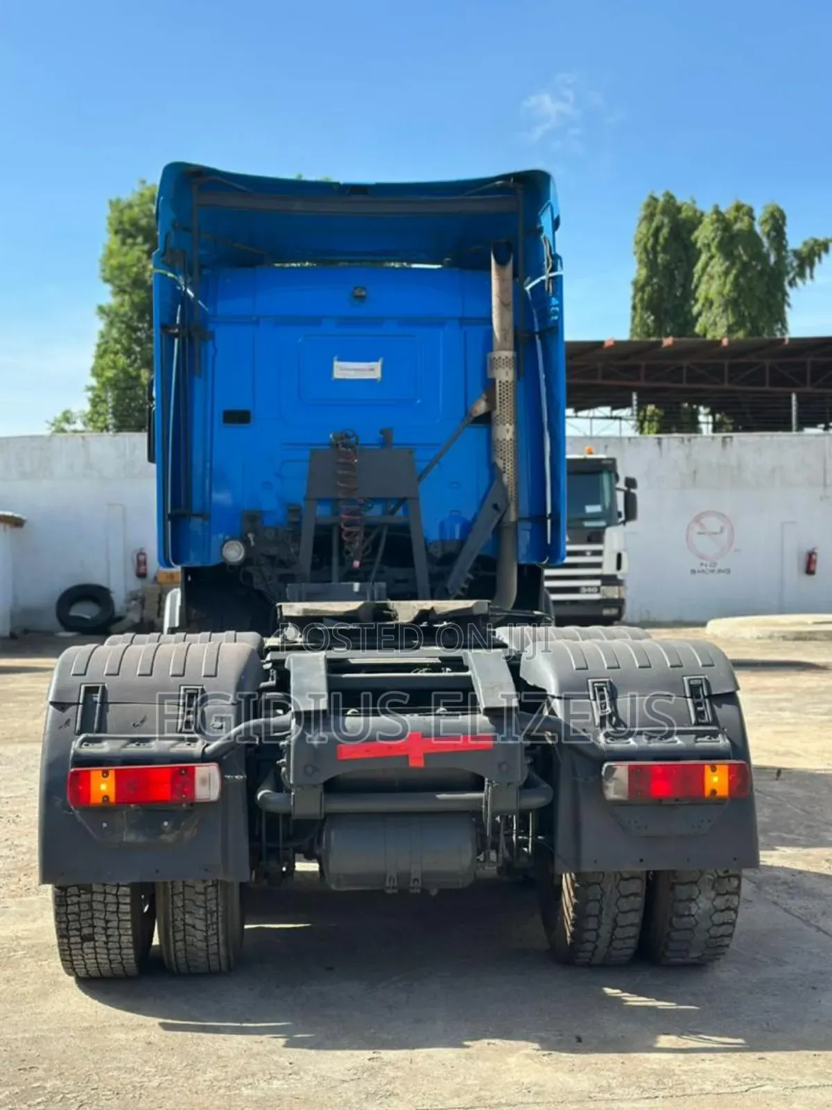 Semi Trailer