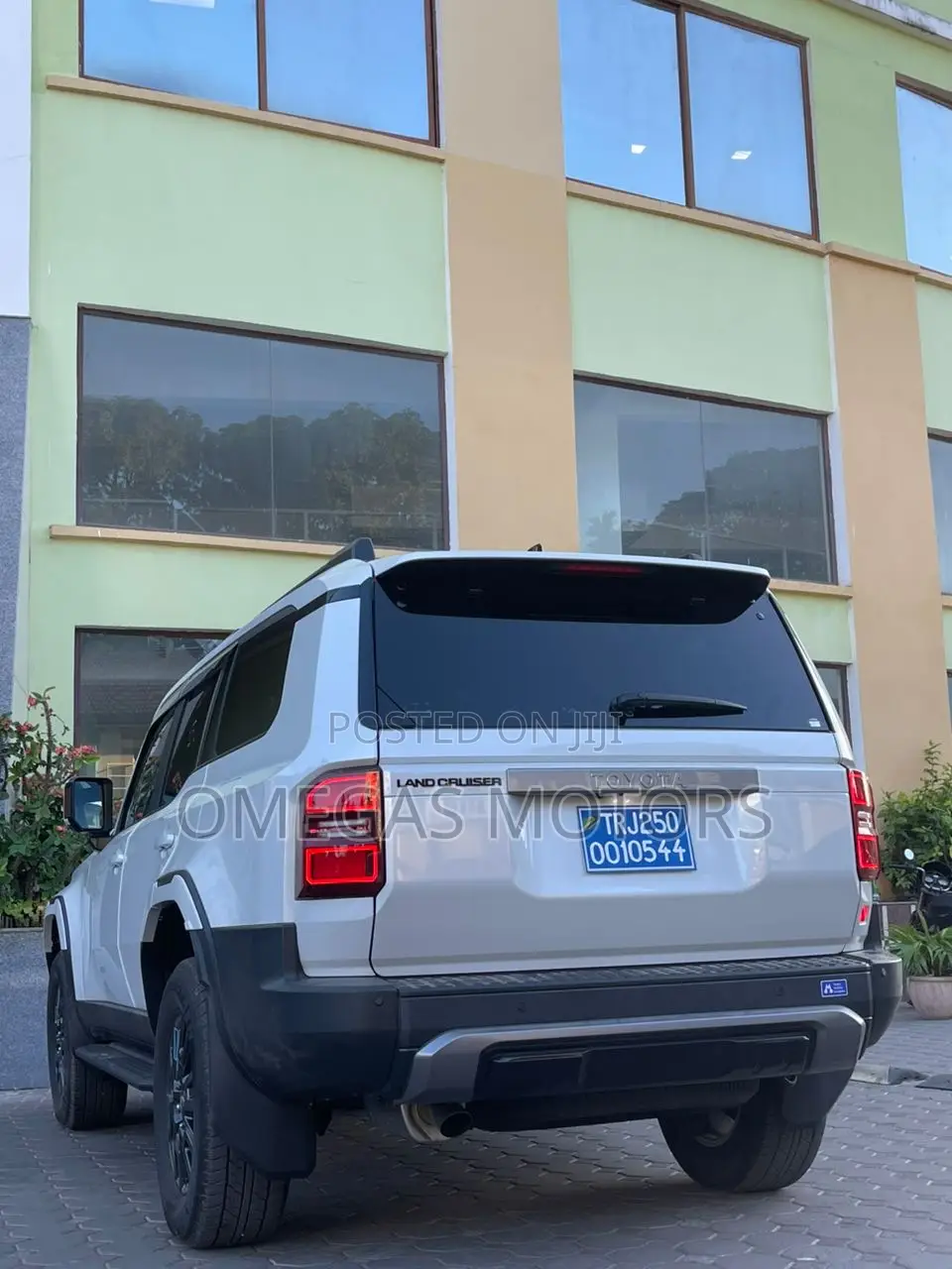 Toyota Land Cruiser 2024 Pearl