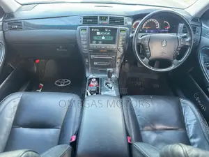 Toyota Crown 2006 White