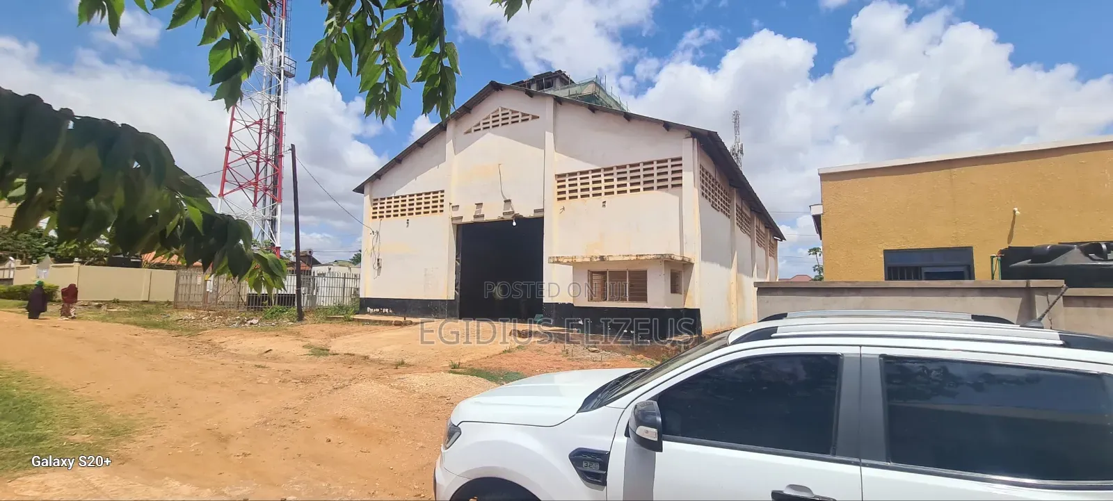 Godowm Linauzwa