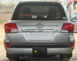 Toyota Land Cruiser 2010 Silver