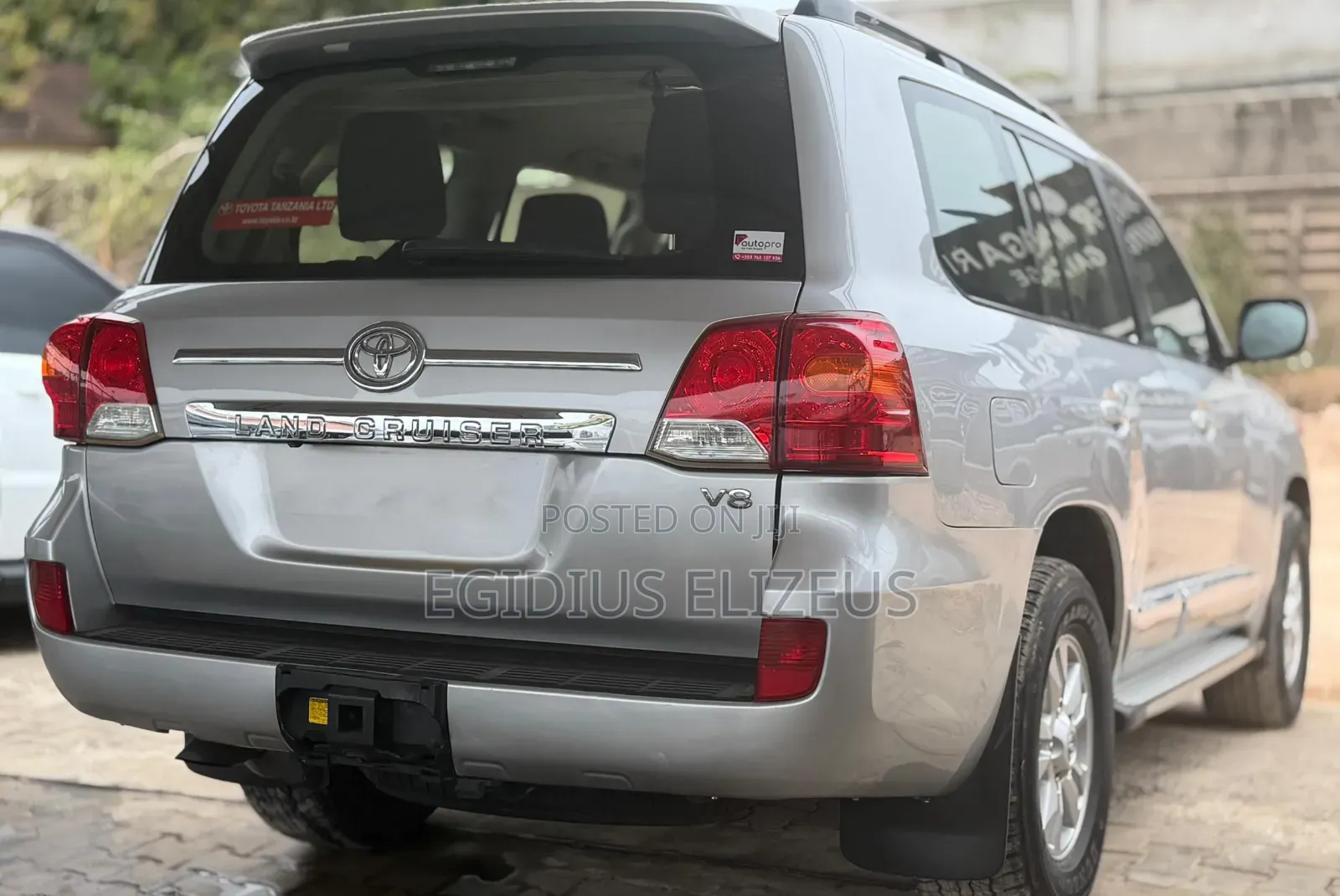 Toyota Land Cruiser 2010 Silver