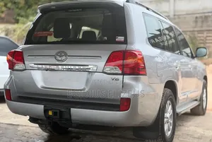 Toyota Land Cruiser 2010 Silver