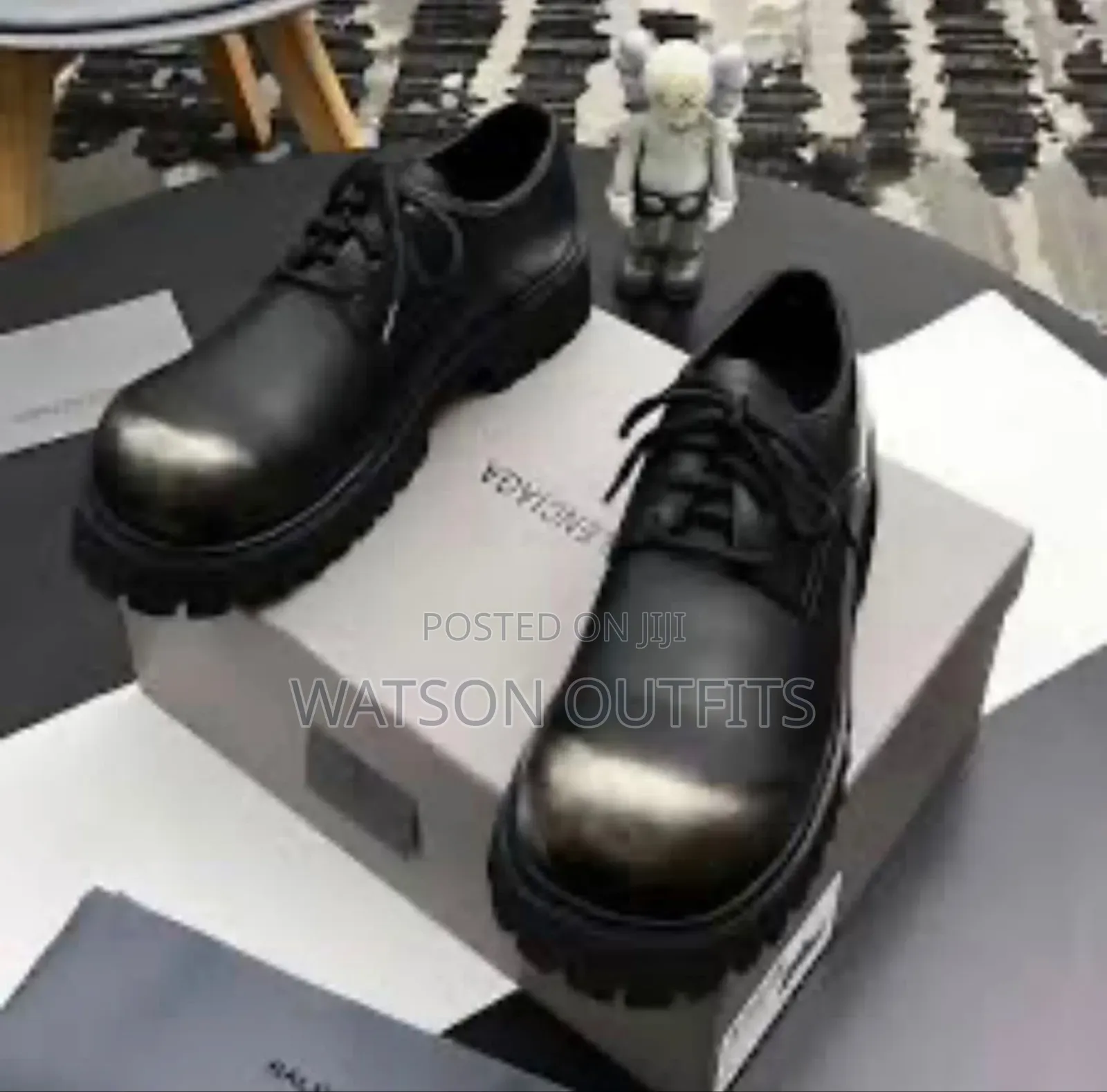 Men's Leather Shoes Artistically Very Worn