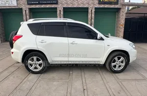 Toyota RAV4 2007 White