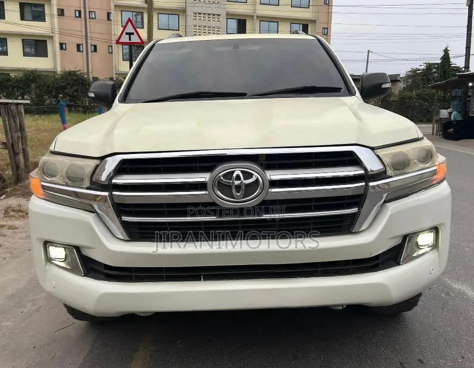 Toyota Land Cruiser 4.5 V8 VXR 2012 White
