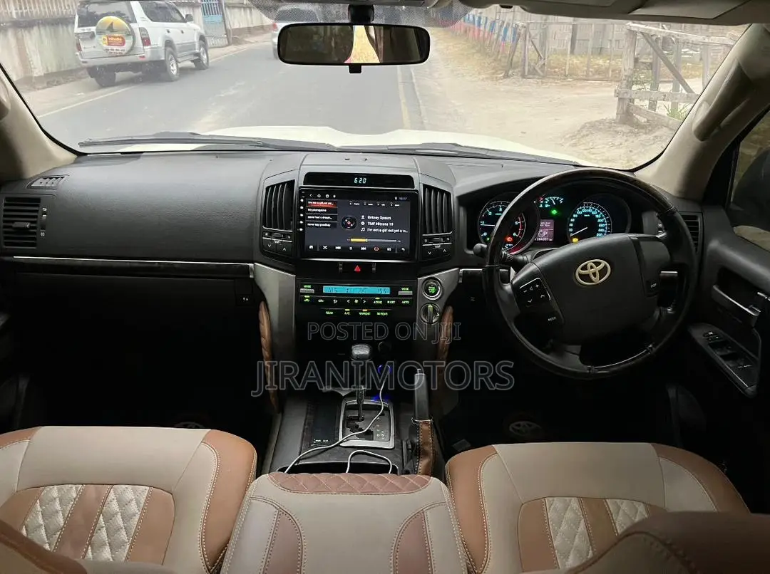 Toyota Land Cruiser 4.5 V8 VXR 2012 White
