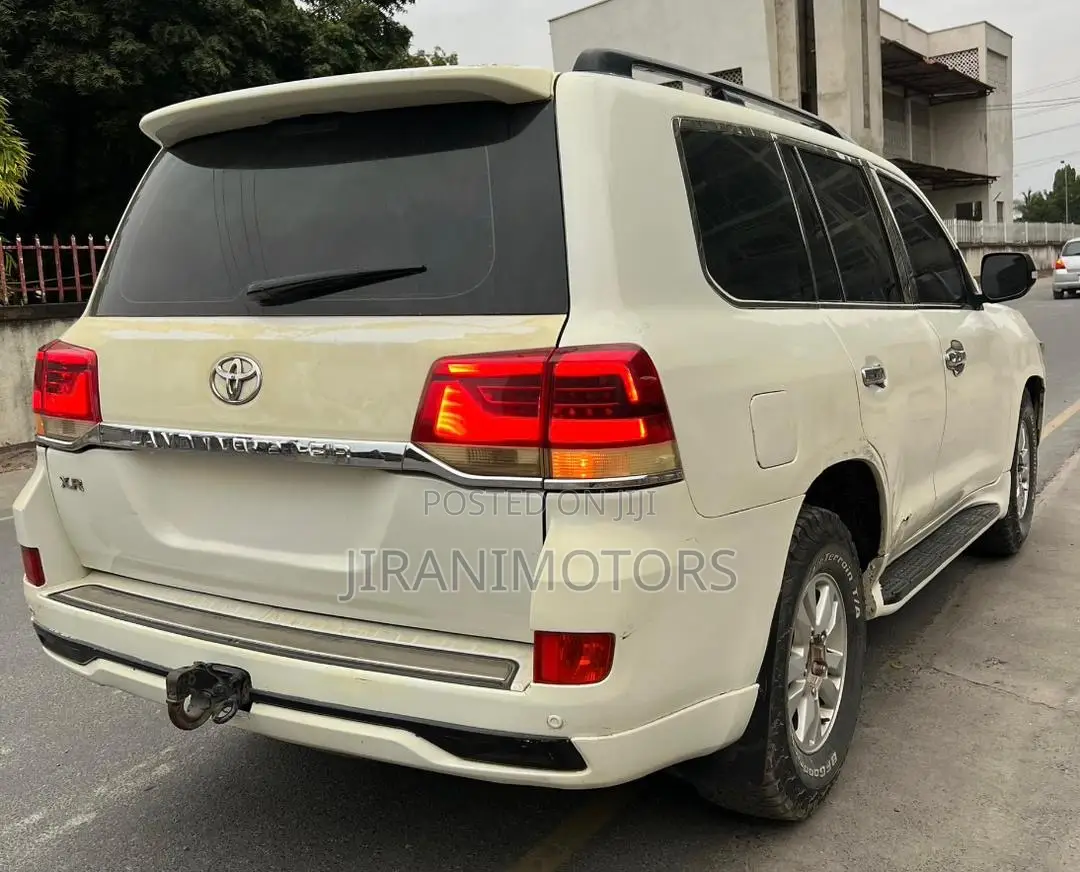 Toyota Land Cruiser 4.5 V8 VXR 2012 White