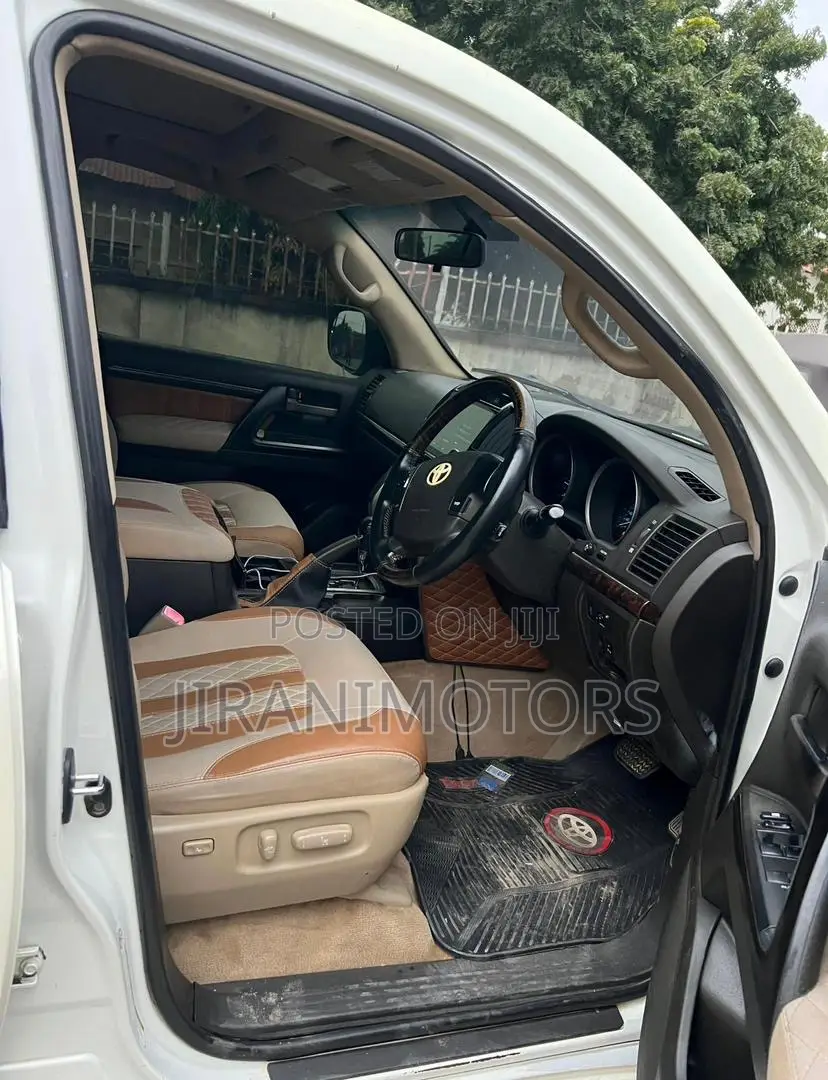 Toyota Land Cruiser 4.5 V8 VXR 2012 White