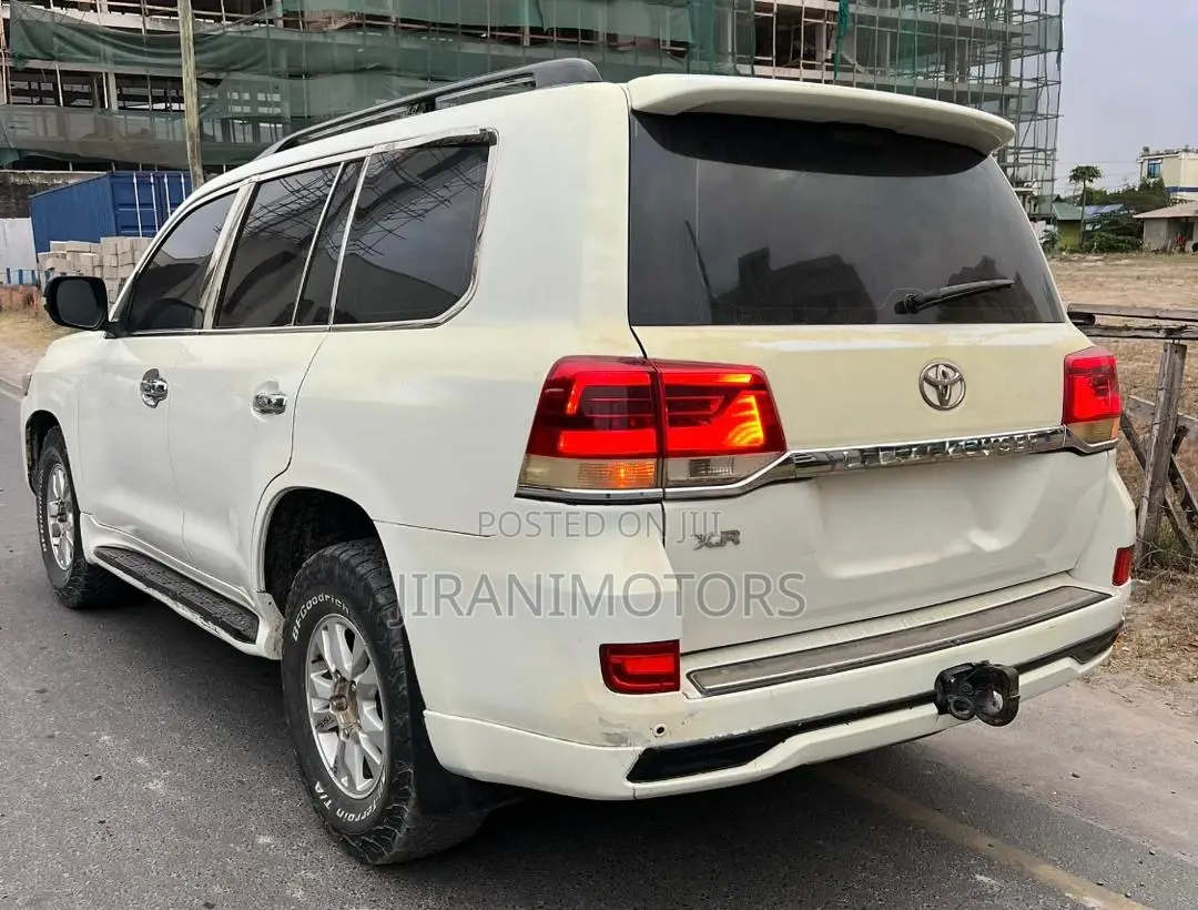 Toyota Land Cruiser 4.5 V8 VXR 2012 White