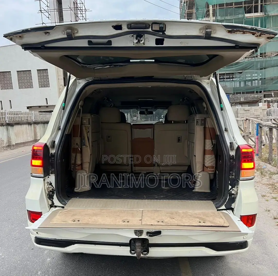 Toyota Land Cruiser 4.5 V8 VXR 2012 White