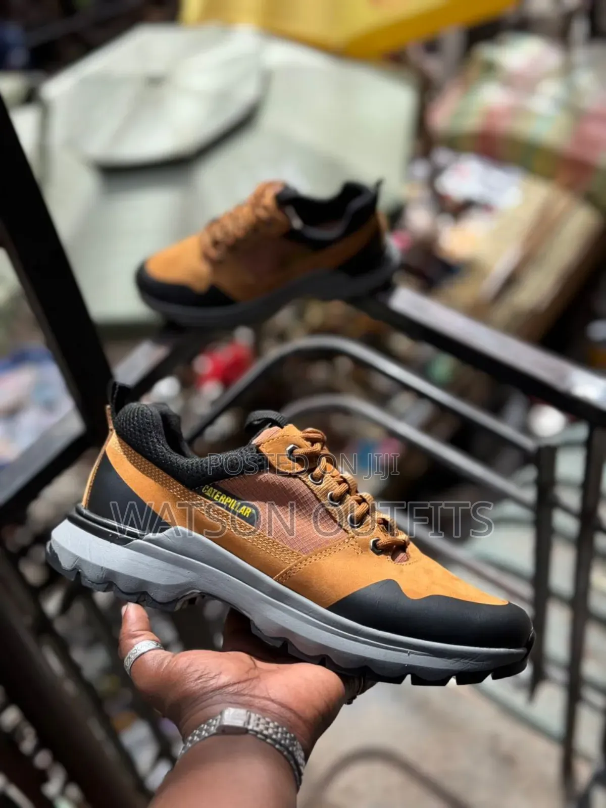 Men's Leather Shoes Lowly and Classically Designed