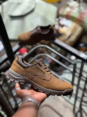 Men's Leather Shoes Lowly and Classically Designed