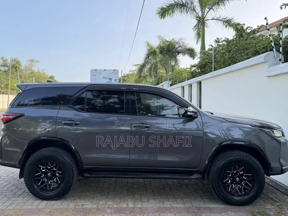 Toyota Fortuner 2.8 D AWD 2018 Gray