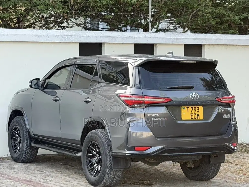 Toyota Fortuner 2.8 D AWD 2018 Gray