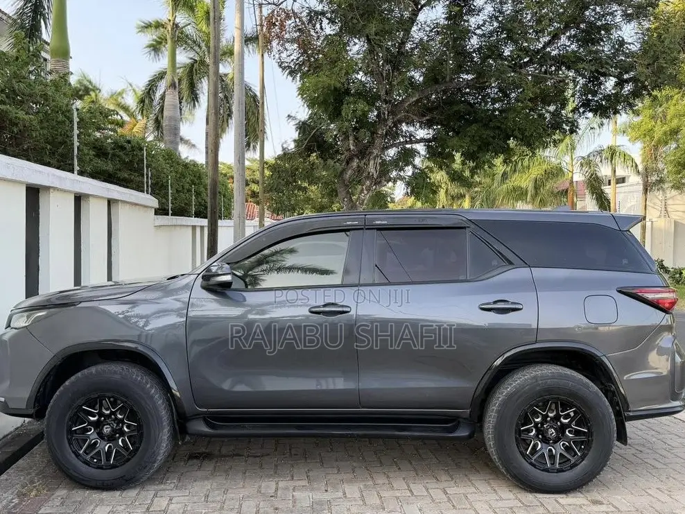 Toyota Fortuner 2.8 D AWD 2018 Gray
