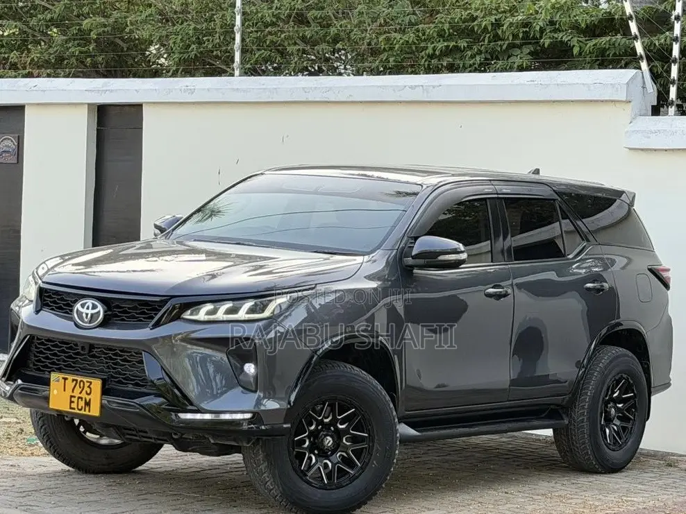 Toyota Fortuner 2.8 D AWD 2018 Gray