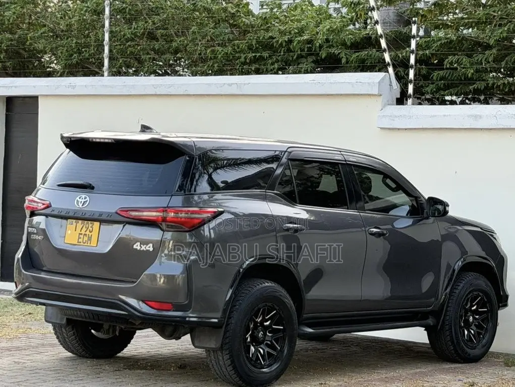 Toyota Fortuner 2.8 D AWD 2018 Gray