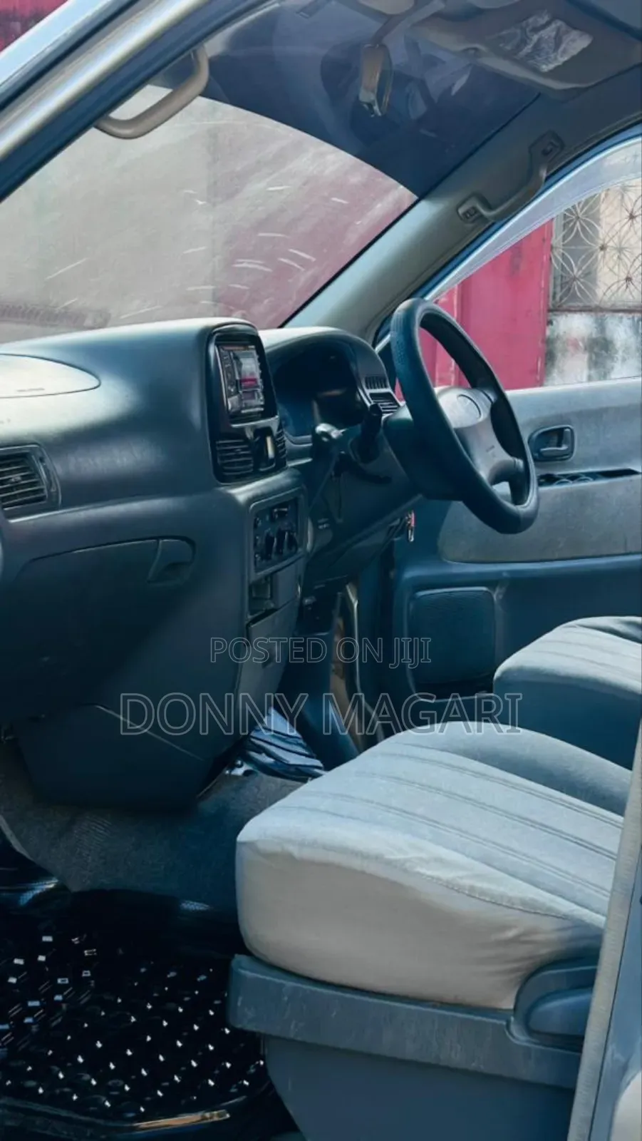 Toyota Noah 2.0 AWD (8 Seater) 2005 Silver