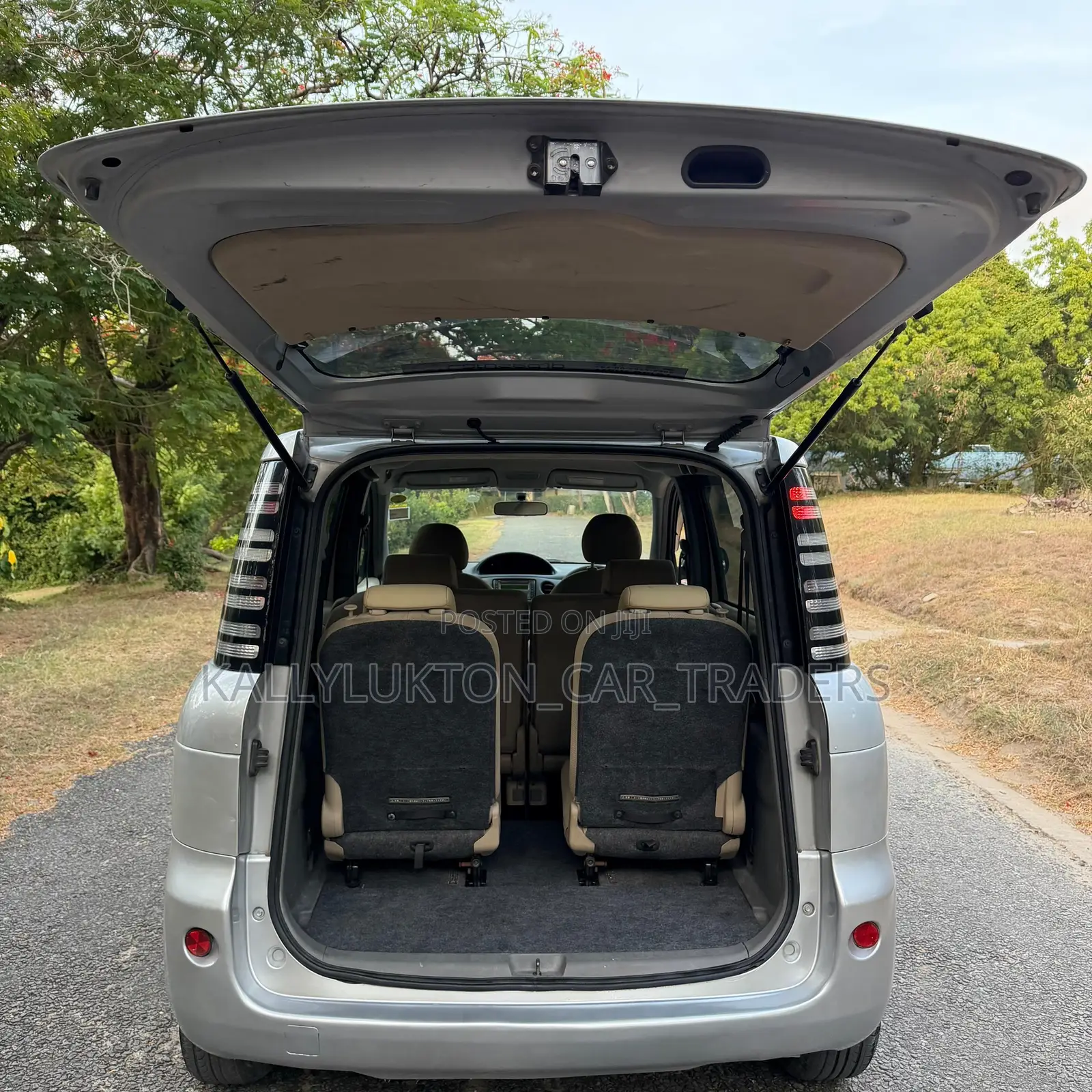 Toyota Sienta 2005 Silver