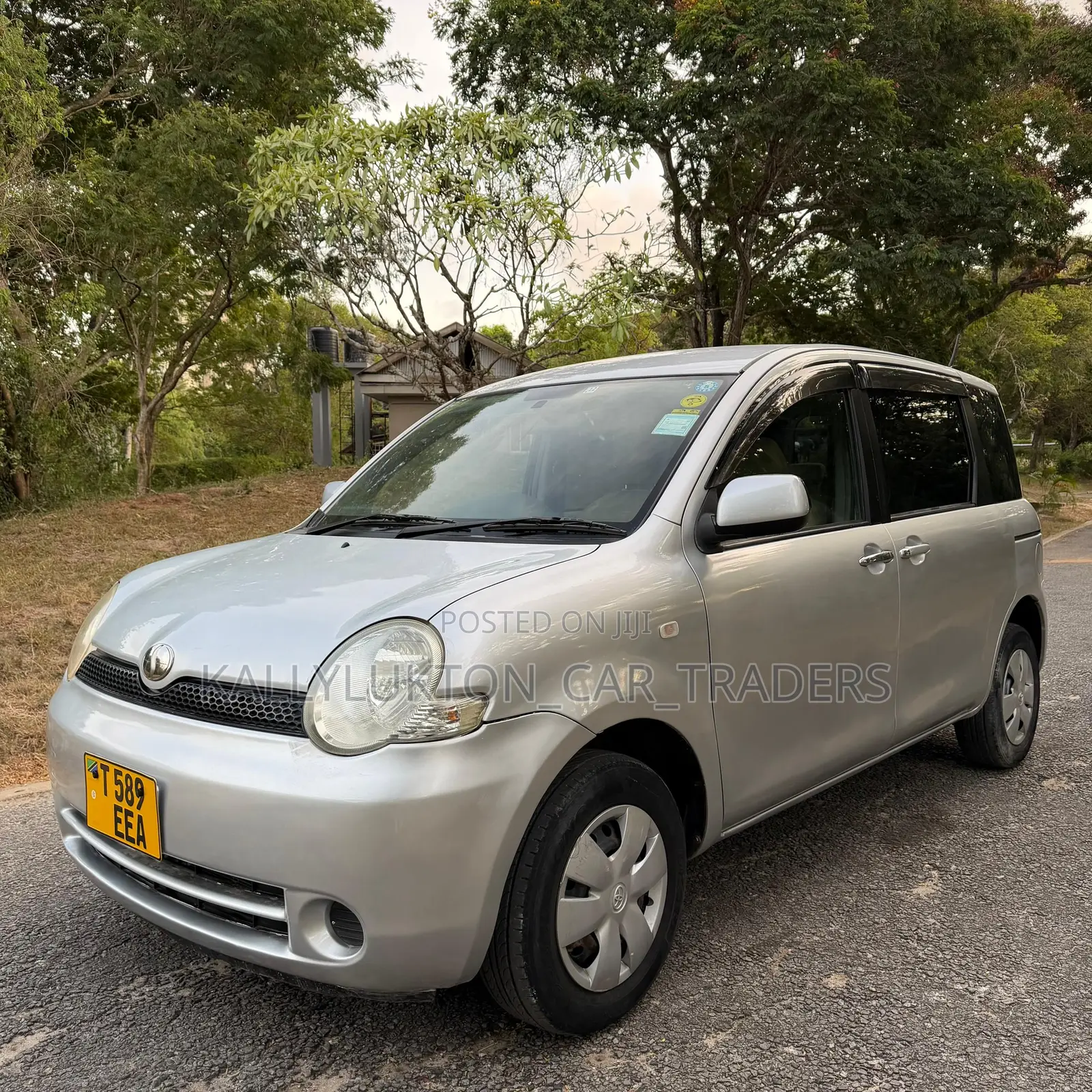 Toyota Sienta 2005 Silver