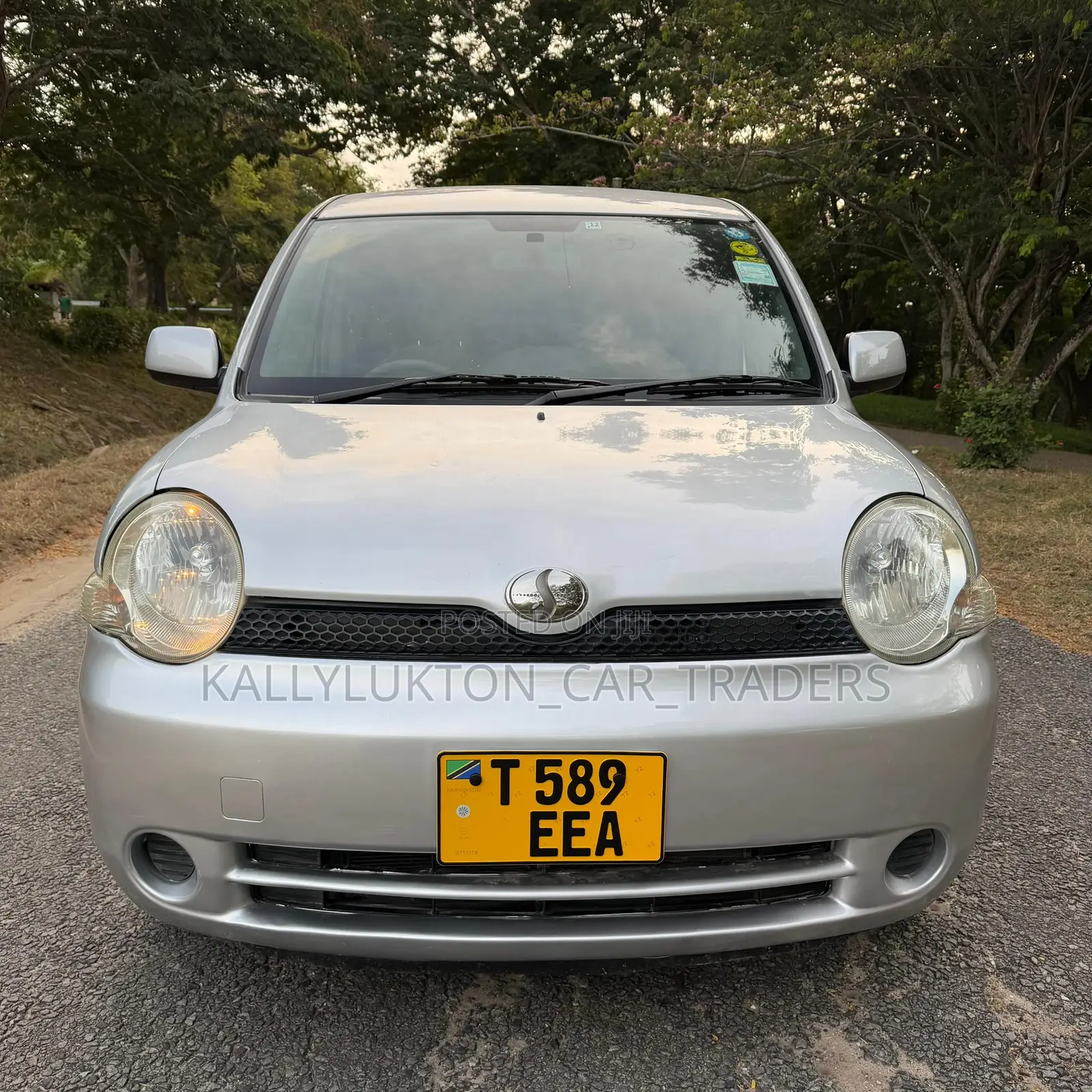 Toyota Sienta 2005 Silver