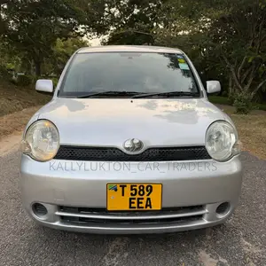 Toyota Sienta 2005 Silver