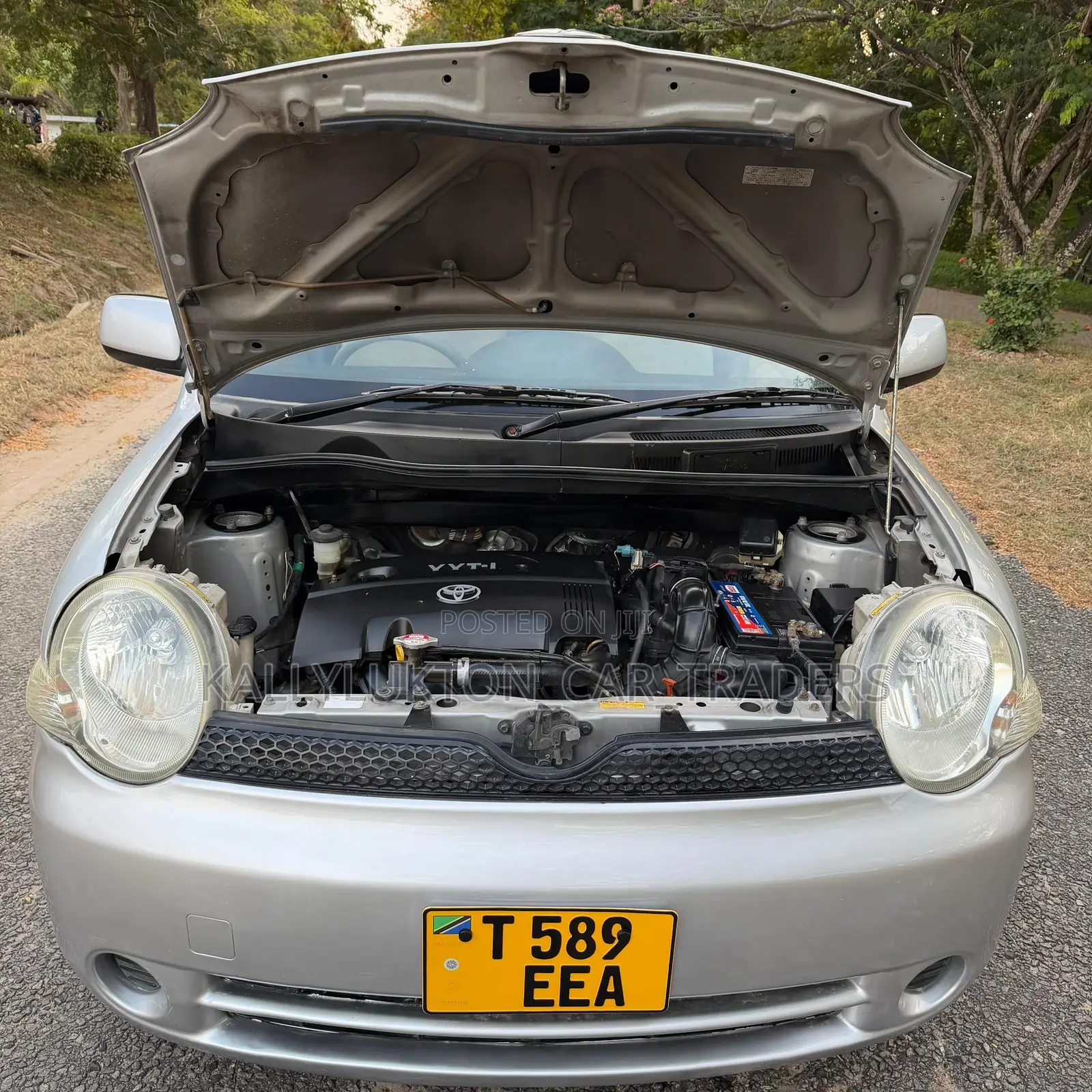 Toyota Sienta 2005 Silver