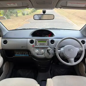 Toyota Sienta 2005 Silver