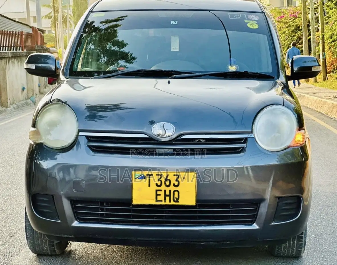Toyota Sienta 2008 Beige