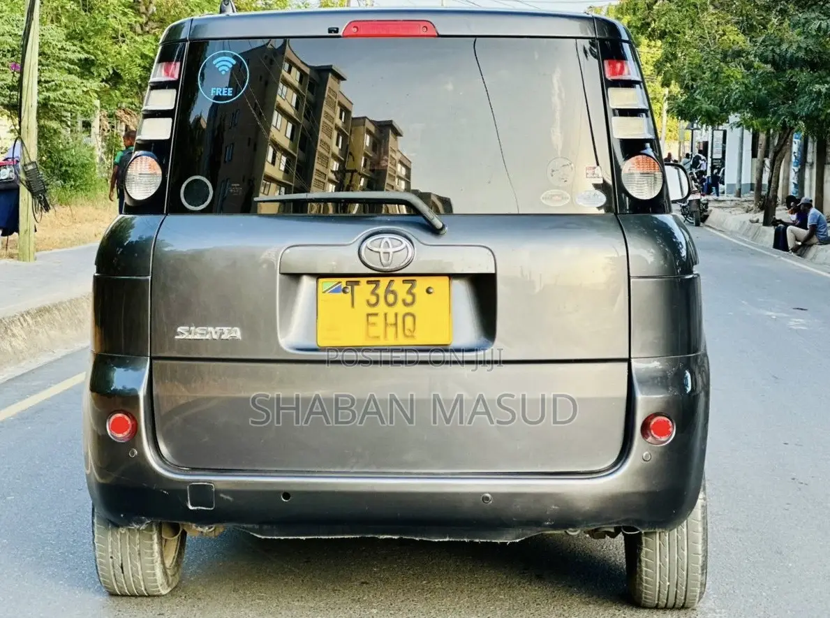 Toyota Sienta 2008 Beige