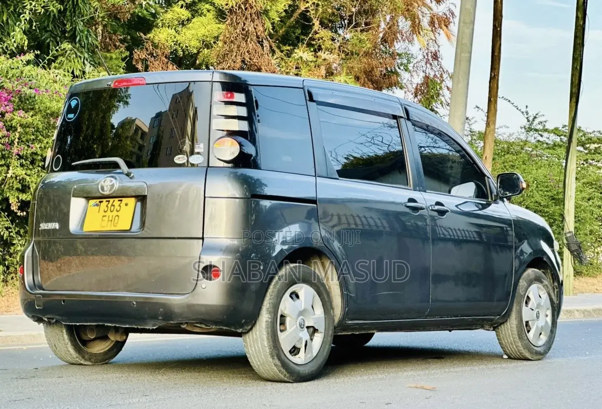 Toyota Sienta 2008 Beige