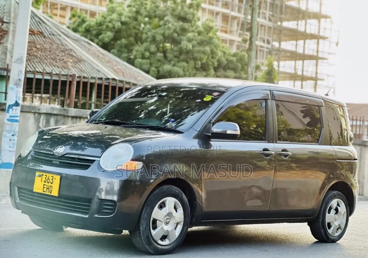 Toyota Sienta 2008 Beige