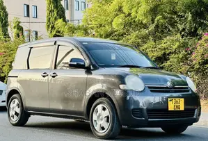 Toyota Sienta 2008 Beige