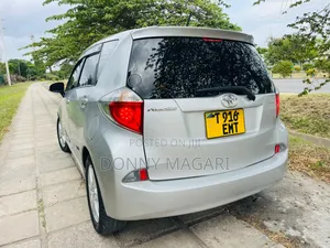 Toyota Ractis 1.5 AWD 2012 Silver