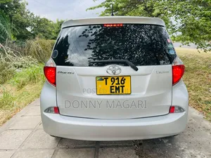 Toyota Ractis 1.5 AWD 2012 Silver