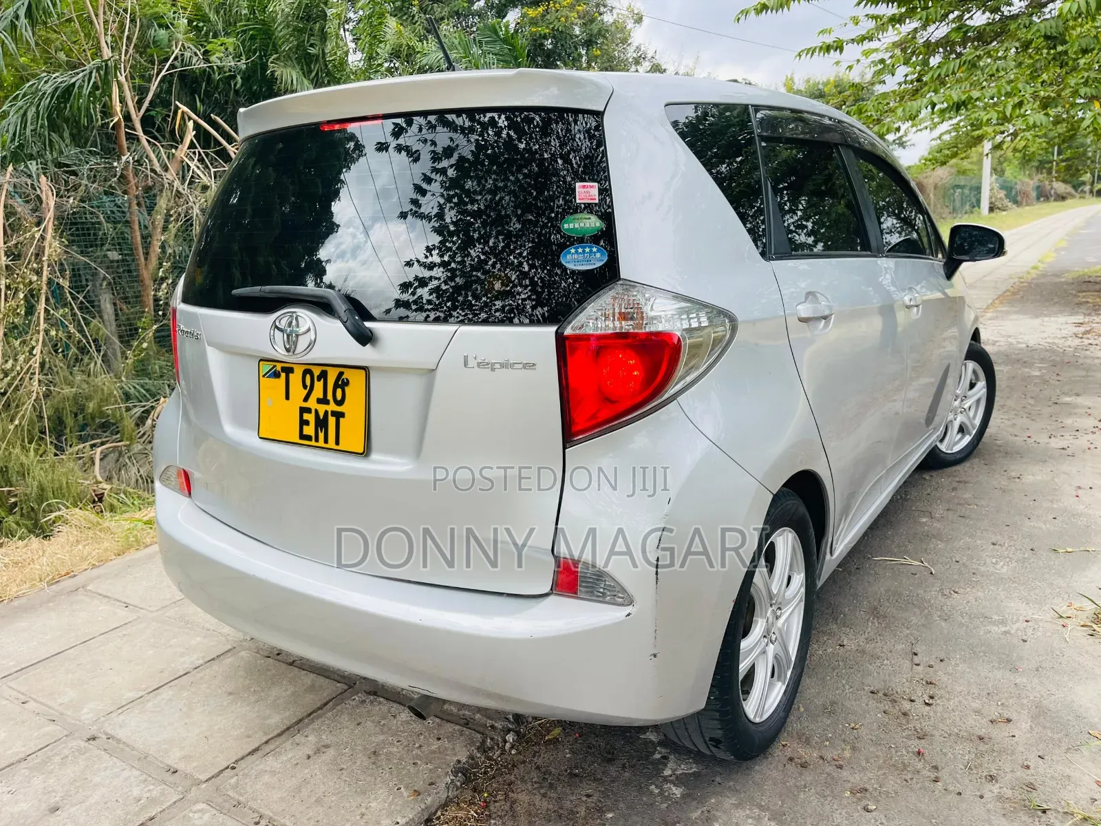 Toyota Ractis 1.5 AWD 2012 Silver