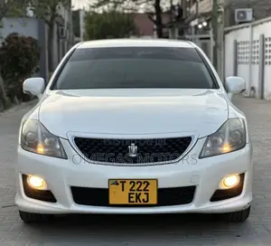 Toyota Crown 2010 White