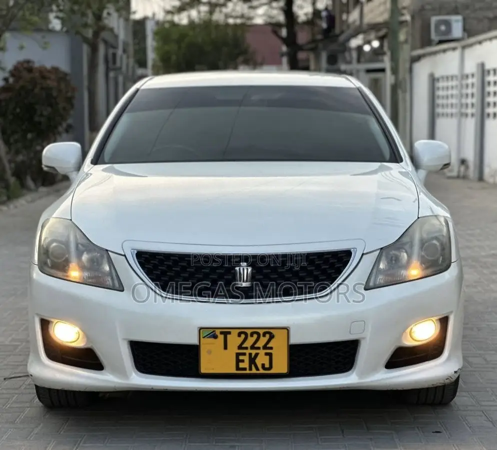 Toyota Crown 2010 White