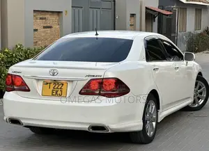 Toyota Crown 2010 White
