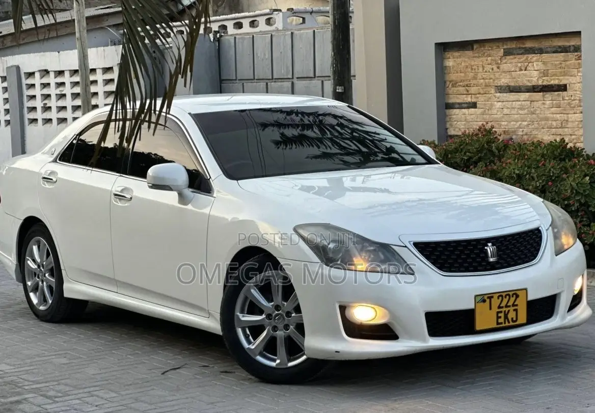 Toyota Crown 2010 White