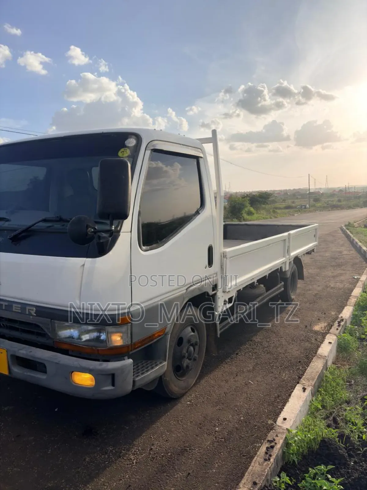 Mitsubish Canter Ya Mzigo Haijasajiliwa Kabisa Ina Engine Ya 4d