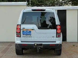Land Rover Discovery 2014 White